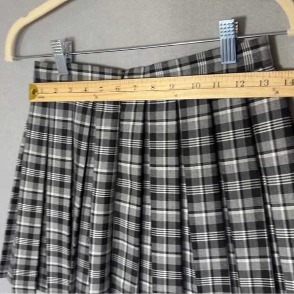 Plaid Pleated Mini Skirt in Black & Gray - Picture 10 of 10